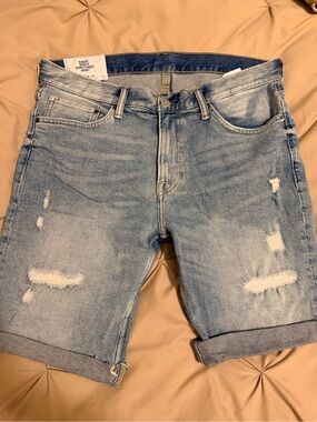 H&M men’s shorts. Never worn just tags removed.